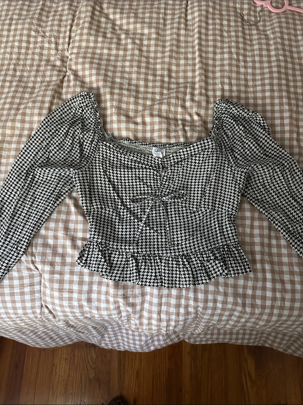 Black & White Houndstooth Peplum Long-Sleeve Top